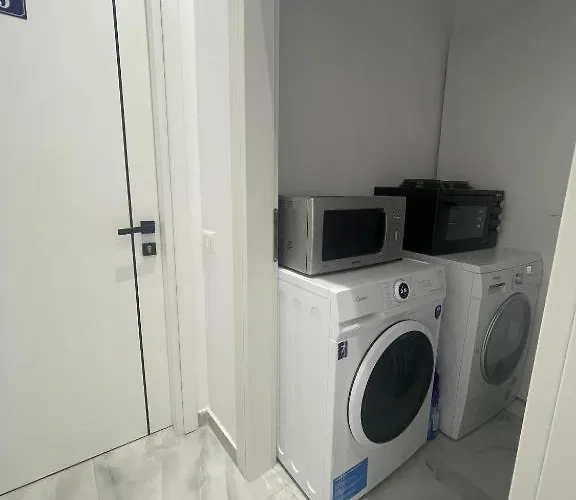 Suitable Τίρανα