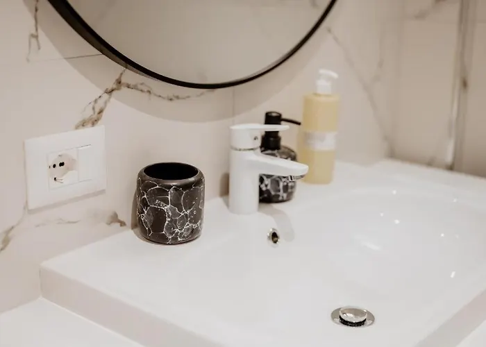 Suitable טיראנה